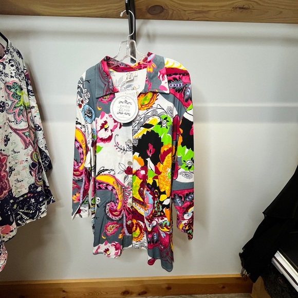 Parsley & Sage Tops - Parsley & Sage Gray Multicolor Paisley Button-Front Shirt